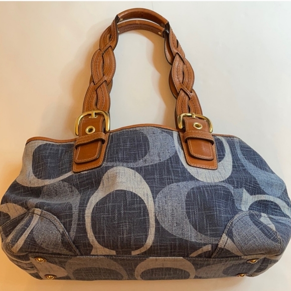 Coach - Picture 2 of 8